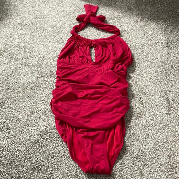 NWT : La Vie en Rose AQUA red one-piece. Very complimentary rouching. Size med. - Picture 1 of 3